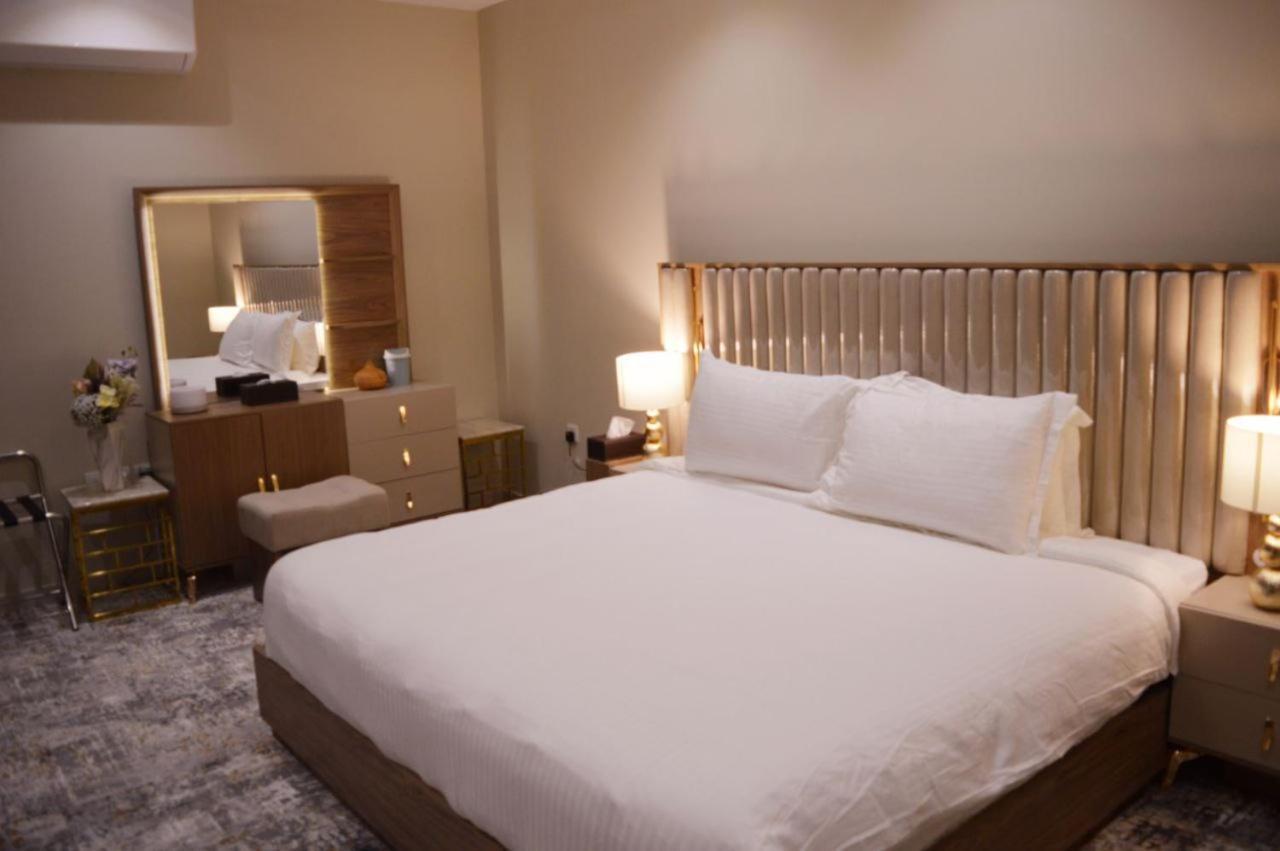 الشقق الفاخرة Modern Apartments Of 3 Bedrooms 5 Minutes To Haram 麦地那 外观 照片