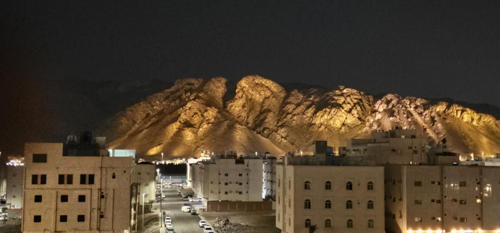 الشقق الفاخرة Modern Apartments Of 3 Bedrooms 5 Minutes To Haram 麦地那 外观 照片