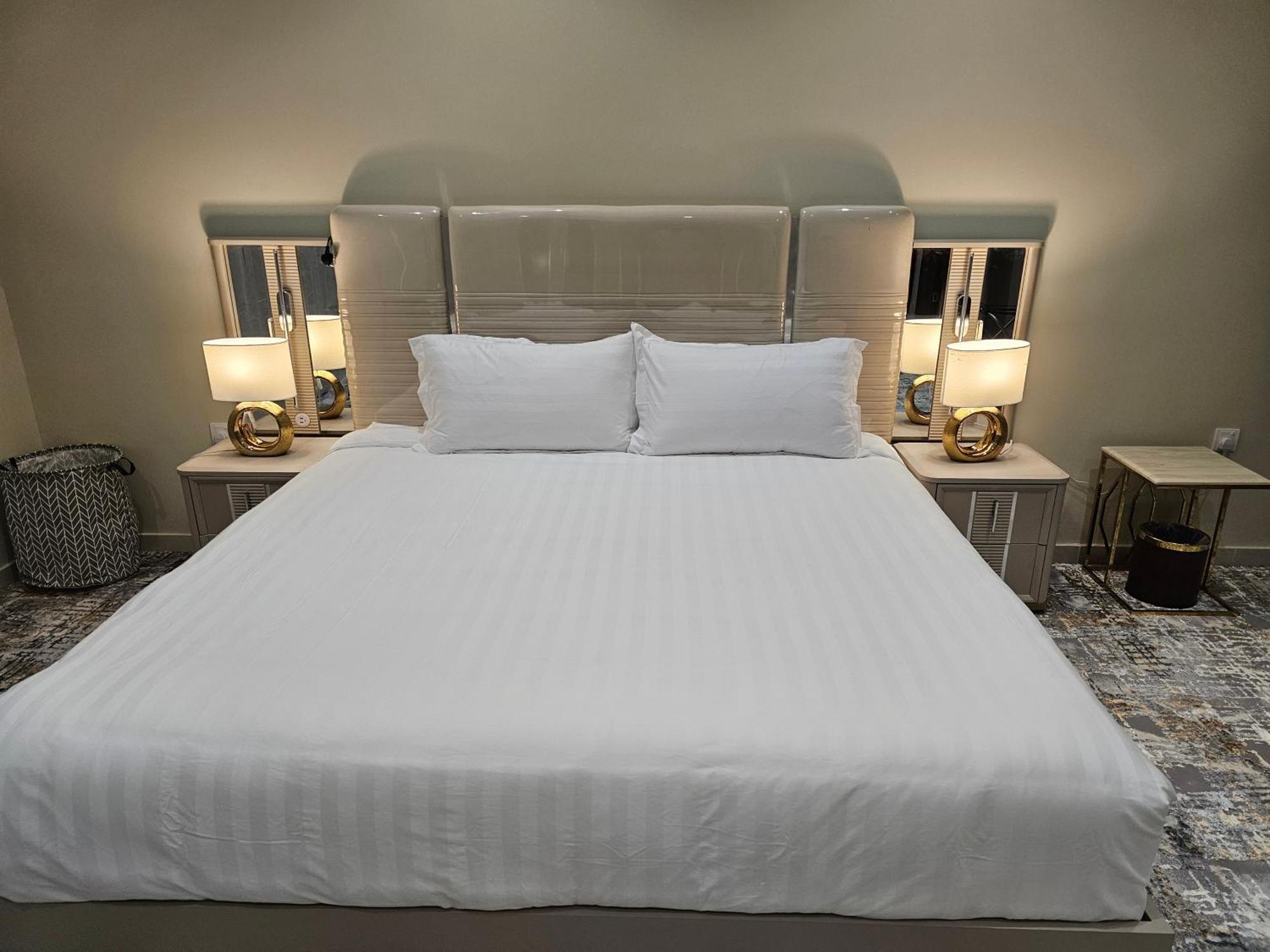 الشقق الفاخرة Modern Apartments Of 3 Bedrooms 5 Minutes To Haram 麦地那 外观 照片